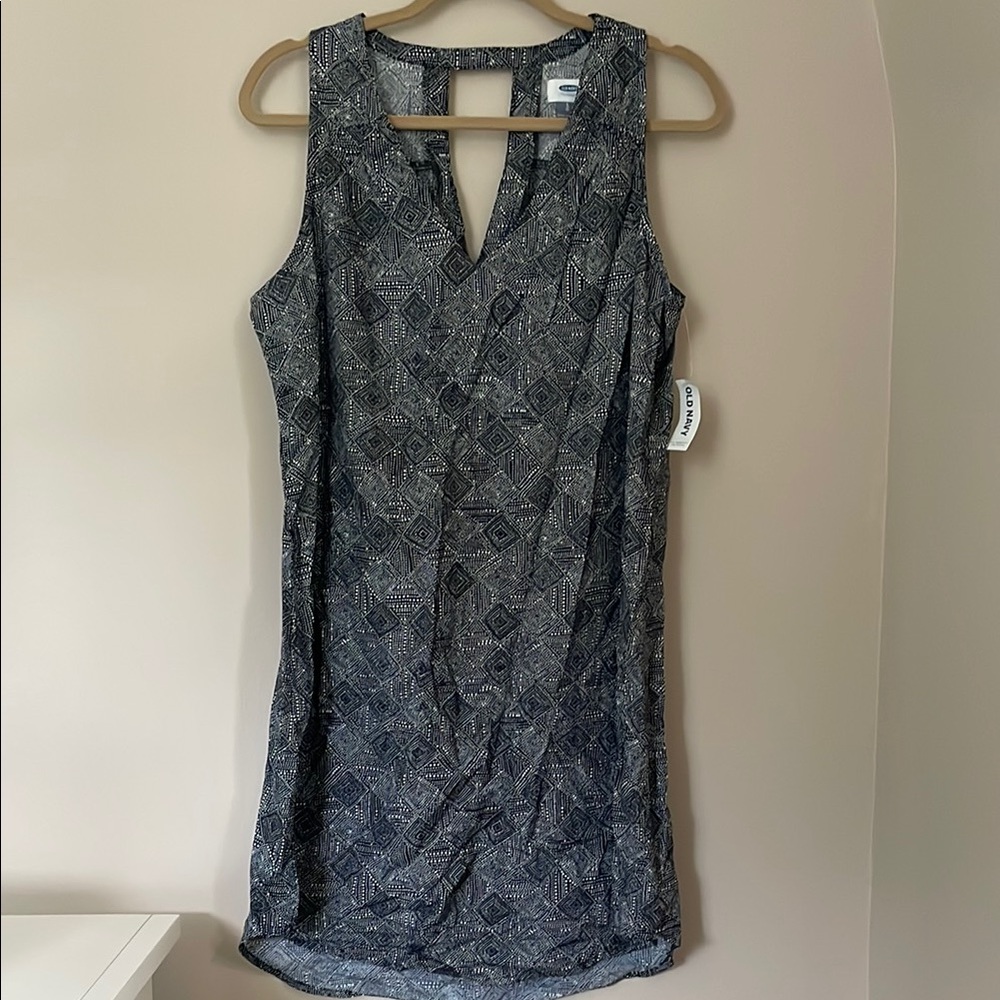 Old Navy Black and white V-Neck Sheath Dress